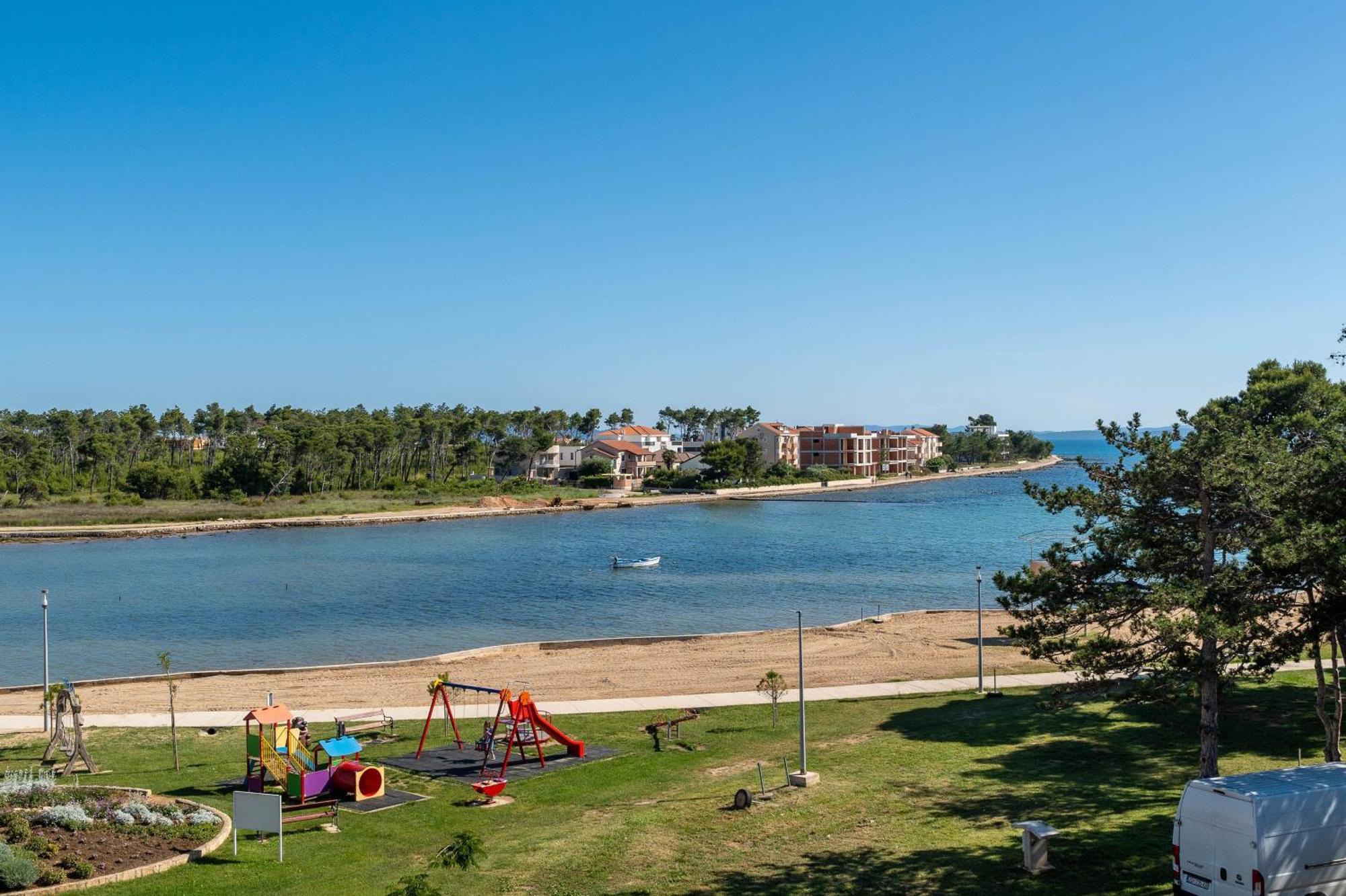 Apartments By The Sea Privlaka, Zadar - 666 Exterior foto