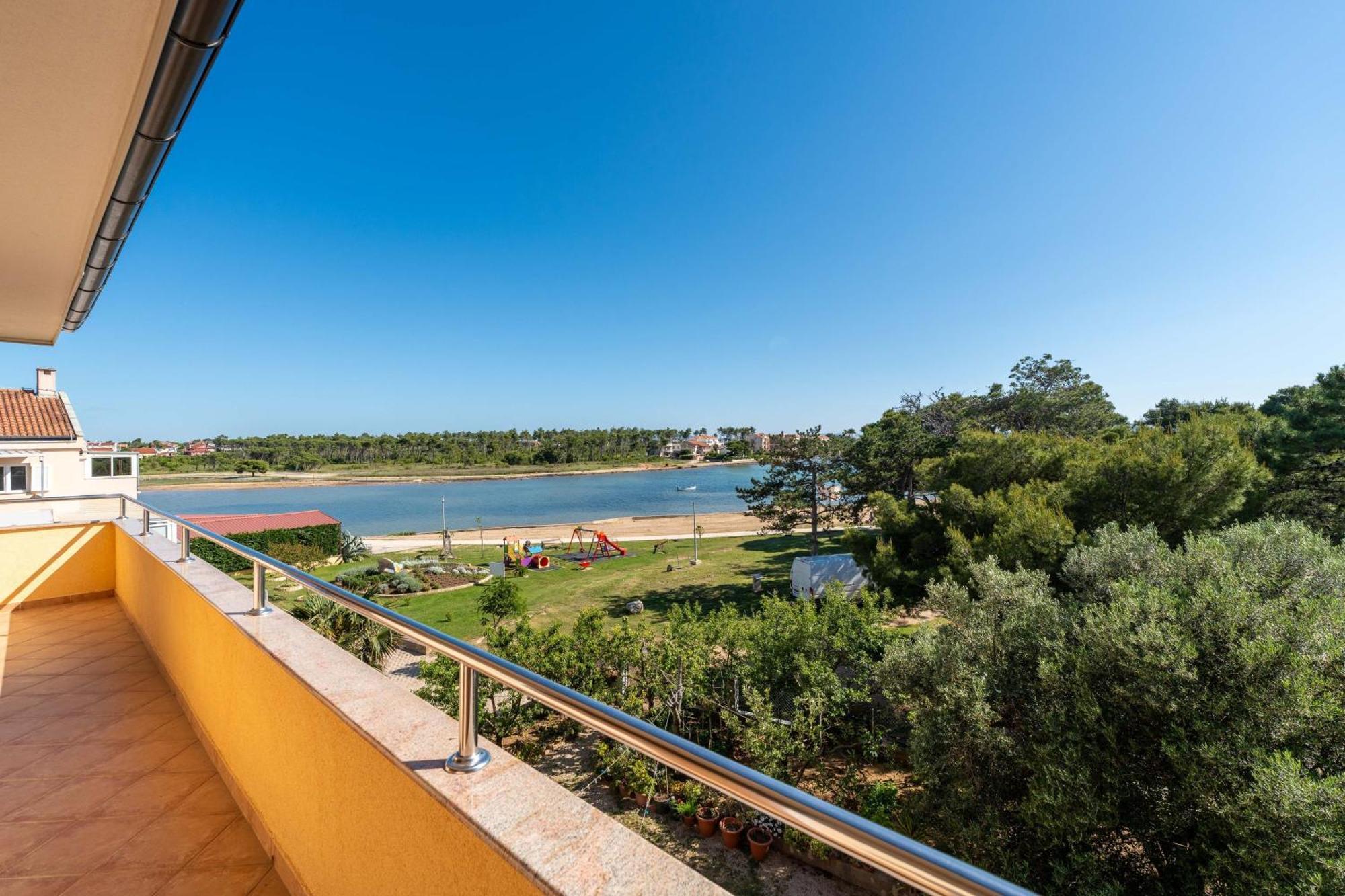 Apartments By The Sea Privlaka, Zadar - 666 Exterior foto